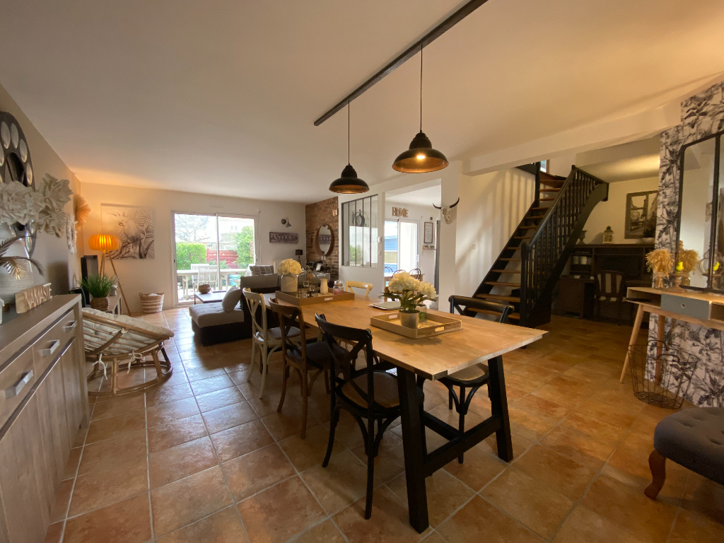 TRIGNAC BOURG, maison 3 chambres, jardin, garage