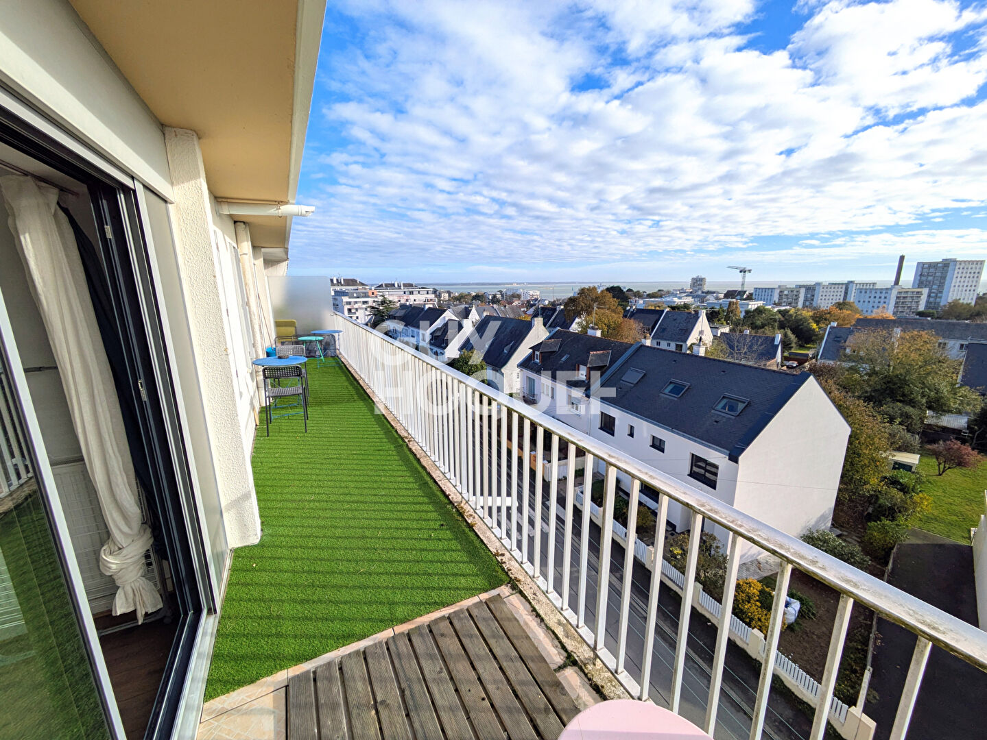 SAINT NAZAIRE, T2 rénové au dernier étage avec balcon vue mer