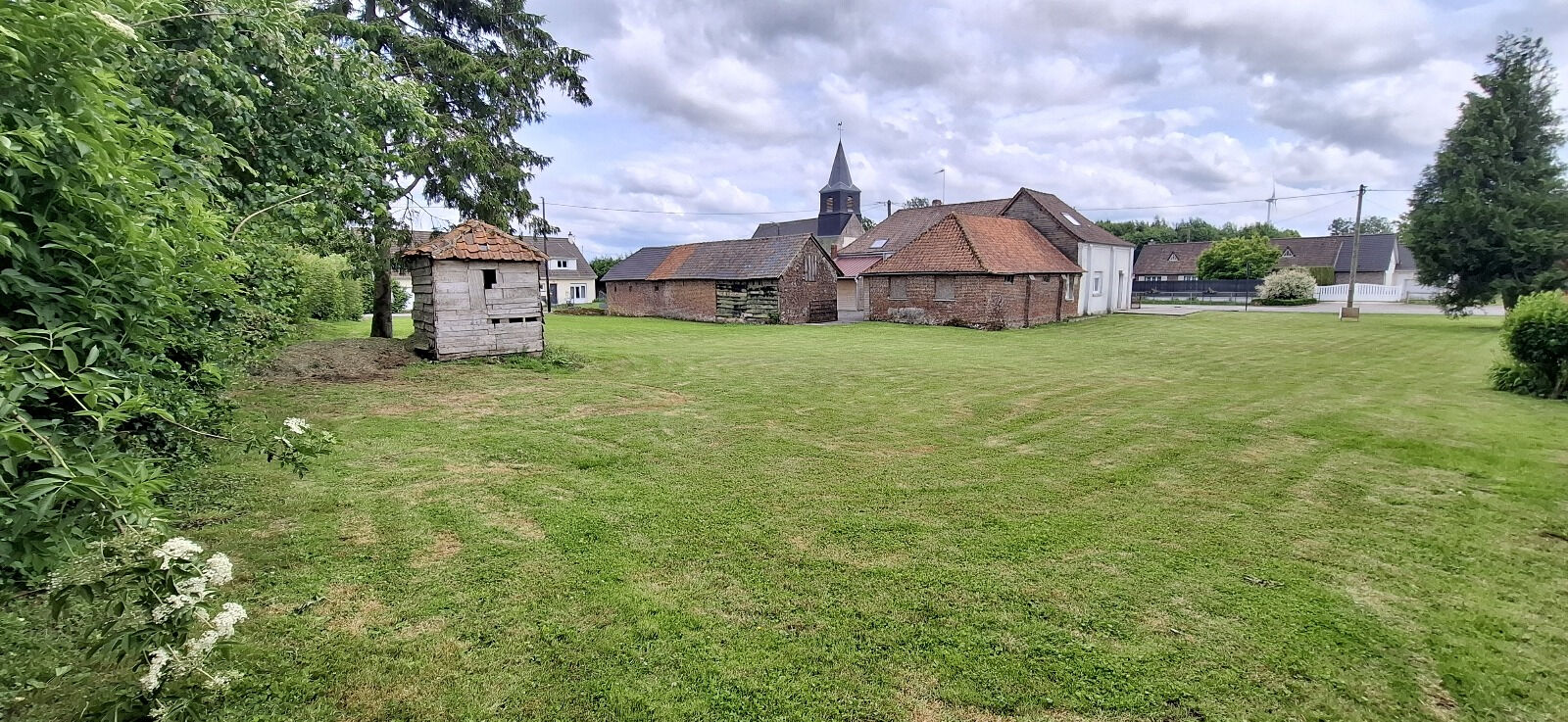 Ensemble immobilier 2 maisons + dépendances