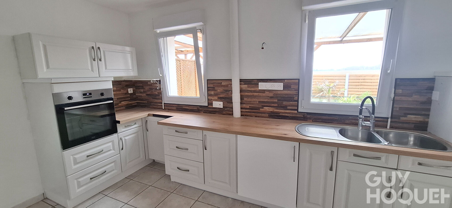 Pavillon individuel semi plain-pied - 4 chambres, Piscine et Performance Énergétique (DPE B)