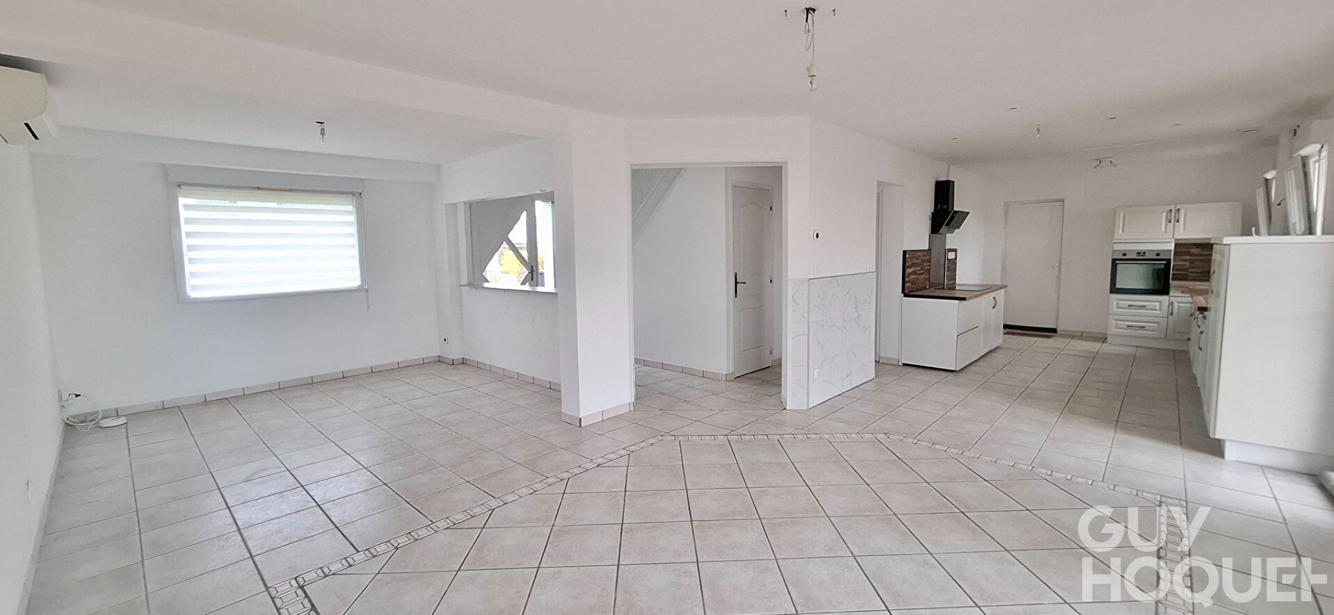 Pavillon individuel semi plain-pied - 4 chambres, Piscine et Performance Énergétique (DPE B)