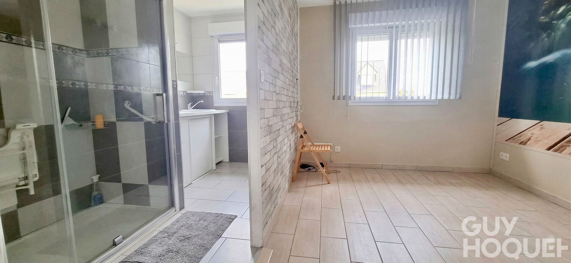 Pavillon individuel semi plain-pied - 4 chambres, Piscine et Performance Énergétique (DPE B)