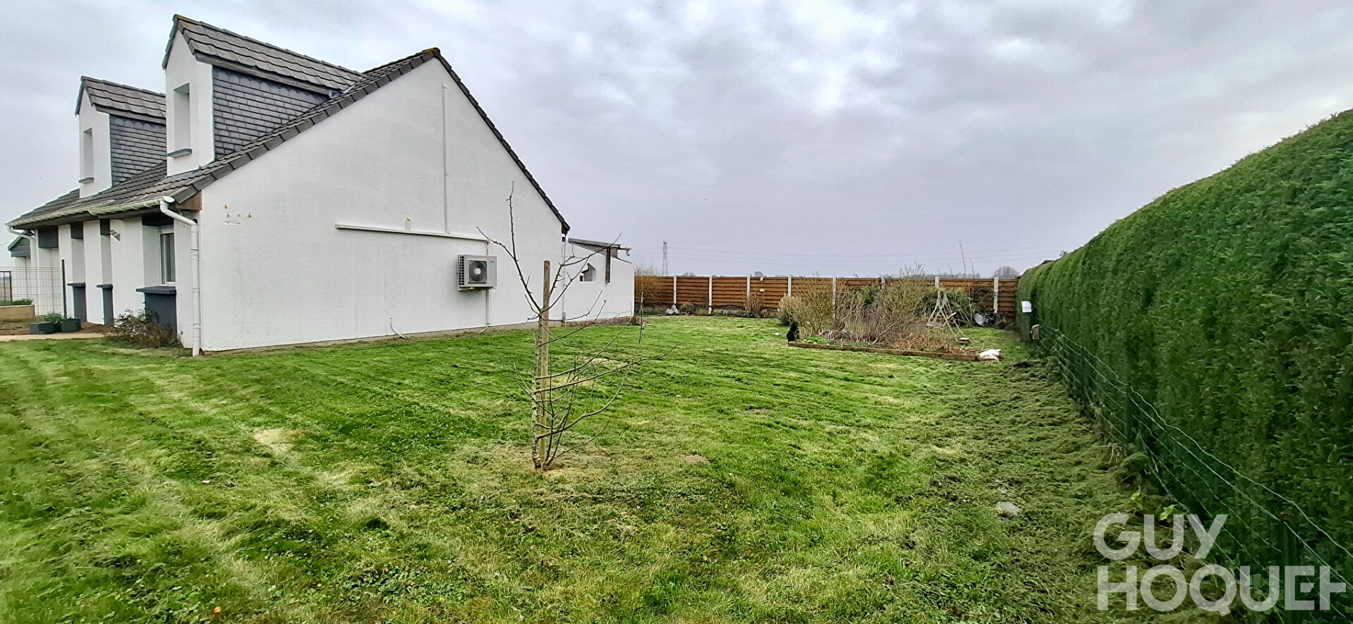 Pavillon individuel semi plain-pied - 4 chambres, Piscine et Performance Énergétique (DPE B)