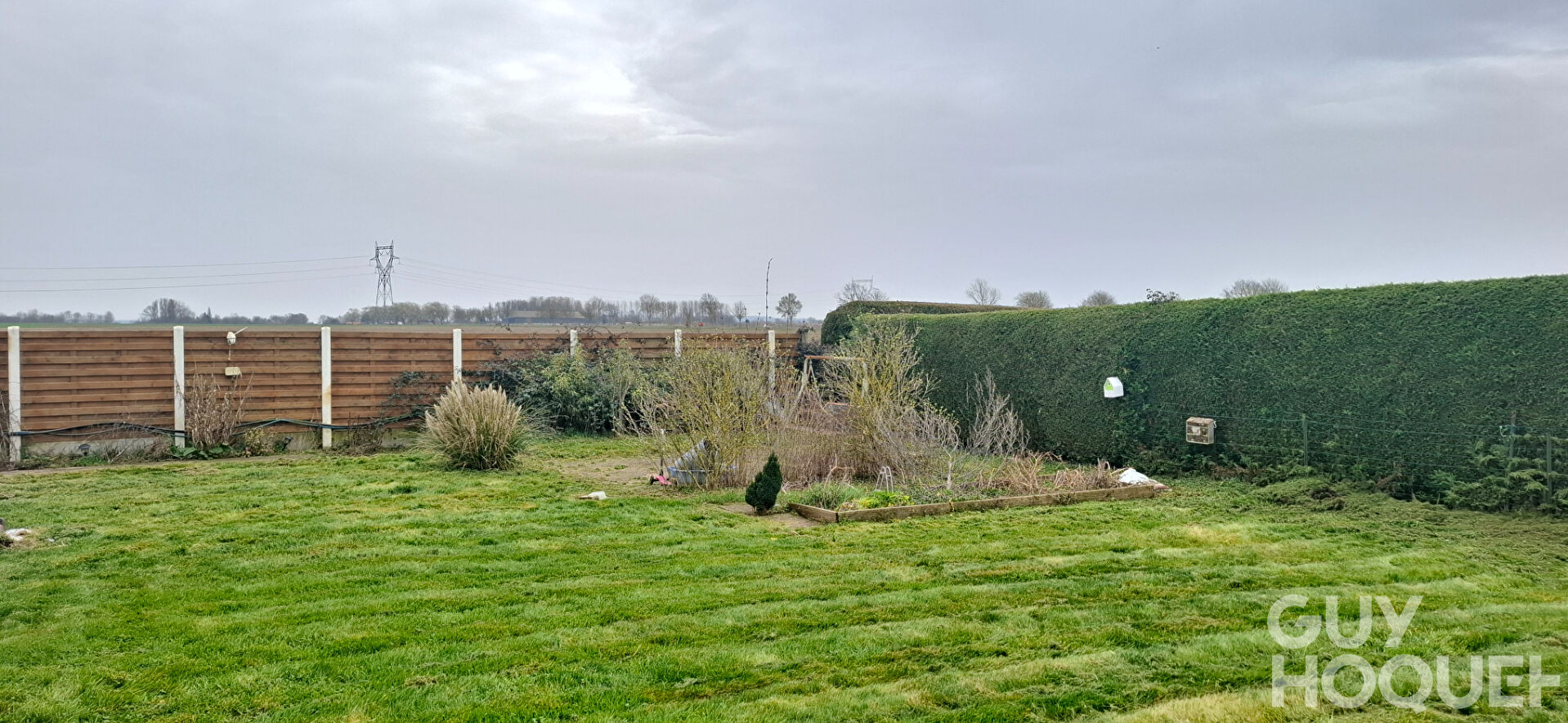 Pavillon individuel semi plain-pied - 4 chambres, Piscine et Performance Énergétique (DPE B)