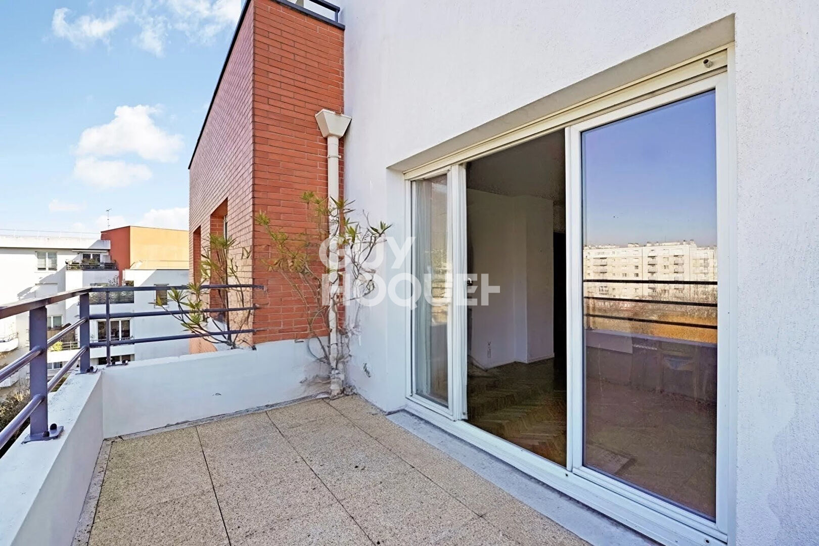 SAINT-OUEN RER C - 3 PIECES - 63 M² - BALCON