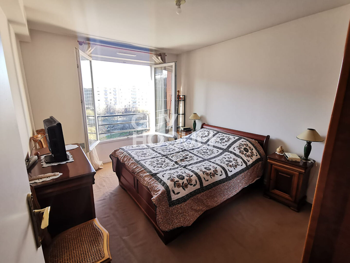 SAINT-OUEN RER C - 3 PIECES - 63 M² - BALCON