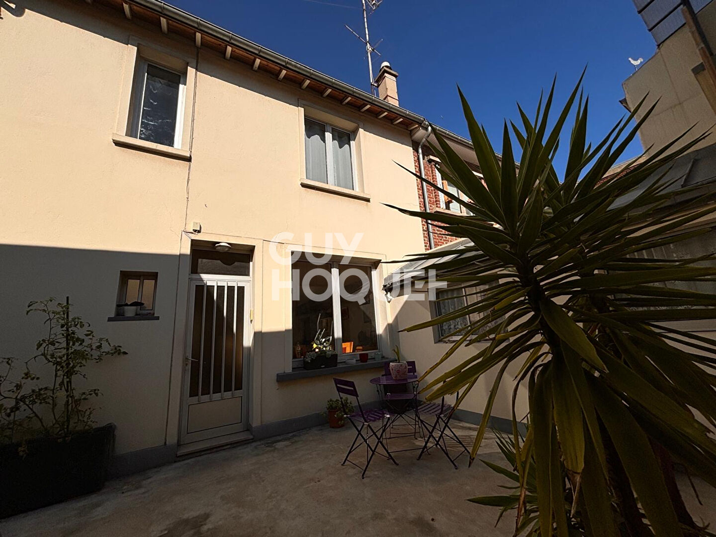 QUARTIER ROSIERS - MAISON 224 M² - COUR 60 M² - 2 GARAGES - SOUS-SOL TOTAL