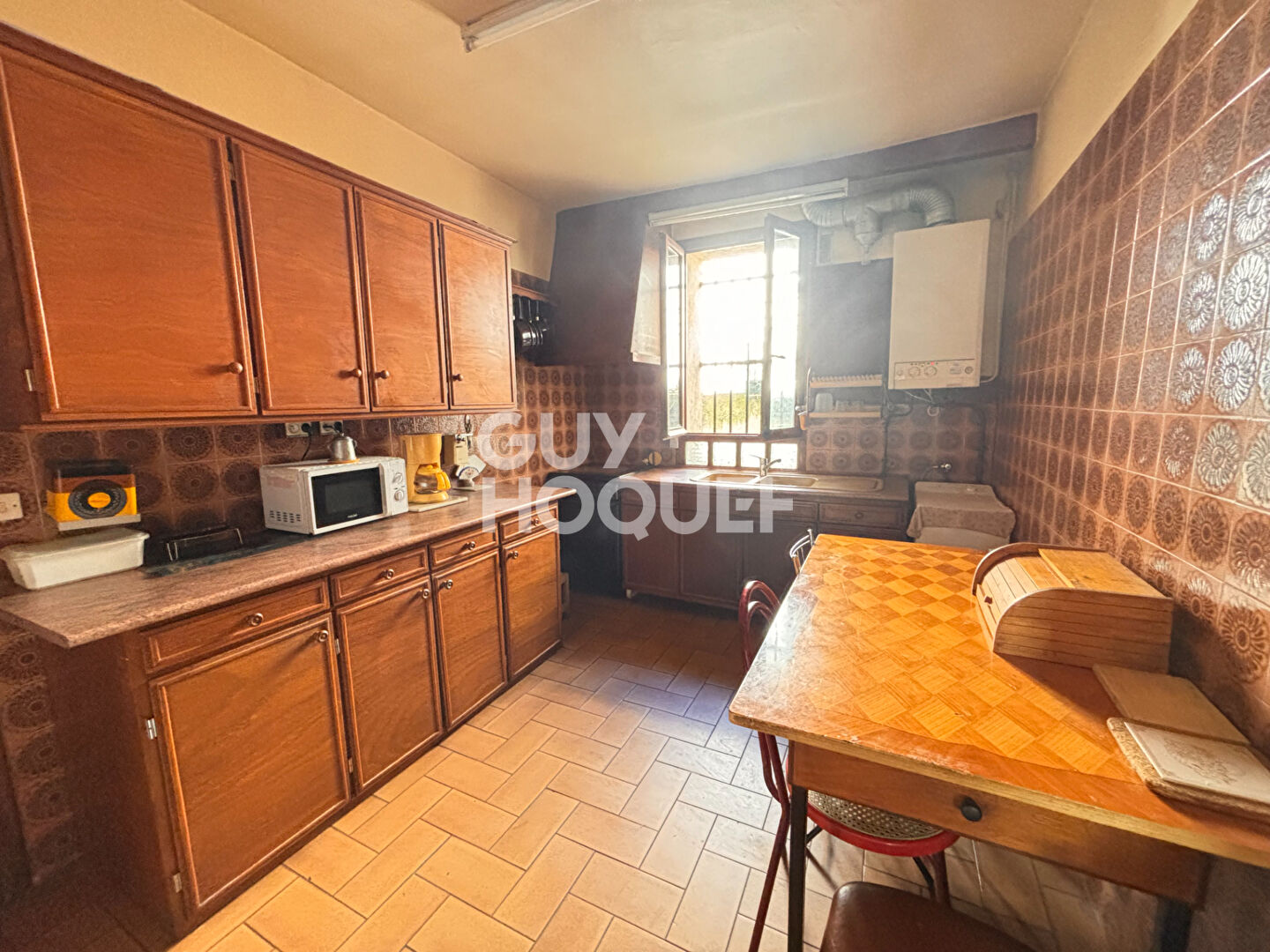 MAISON DE CHARME AVEC COUR  - RUE DU LANDY - 193 M² AU SOL 3 NIVEAUX - JARDIN - CAVE