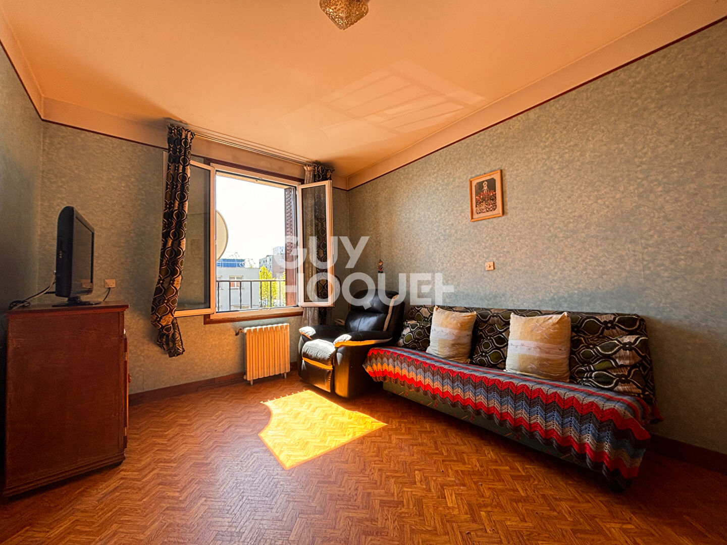 MAISON DE CHARME AVEC COUR  - RUE DU LANDY - 193 M² AU SOL 3 NIVEAUX - JARDIN - CAVE