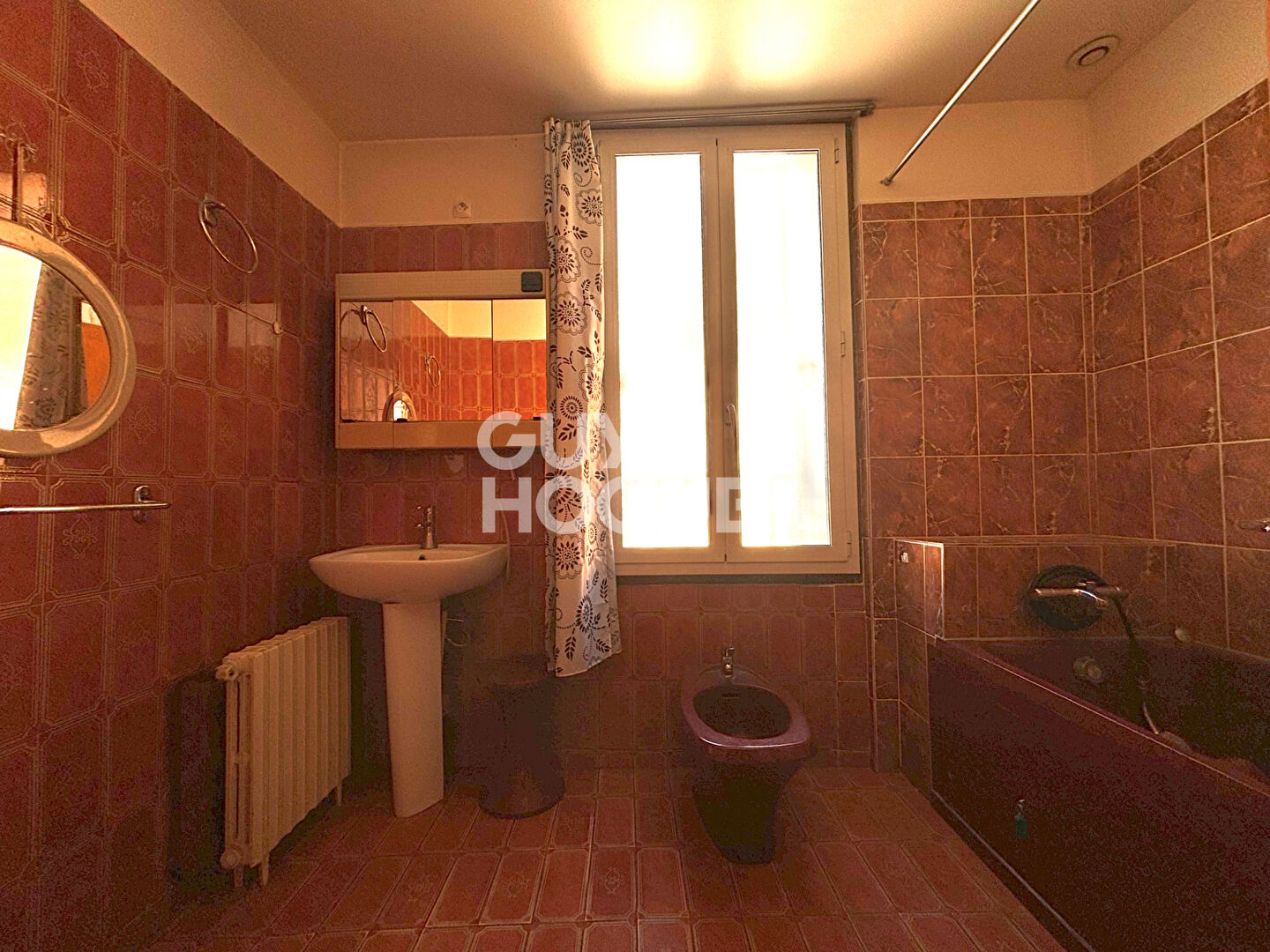 MAISON DE CHARME AVEC COUR  - RUE DU LANDY - 193 M² AU SOL 3 NIVEAUX - JARDIN - CAVE