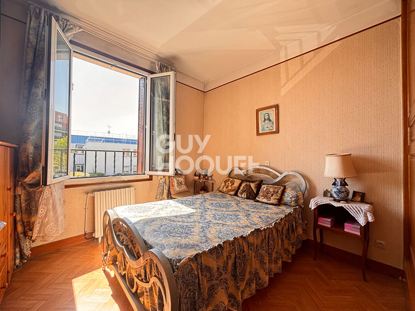 MAISON DE CHARME AVEC COUR  - RUE DU LANDY - 193 M² AU SOL 3 NIVEAUX - JARDIN - CAVE