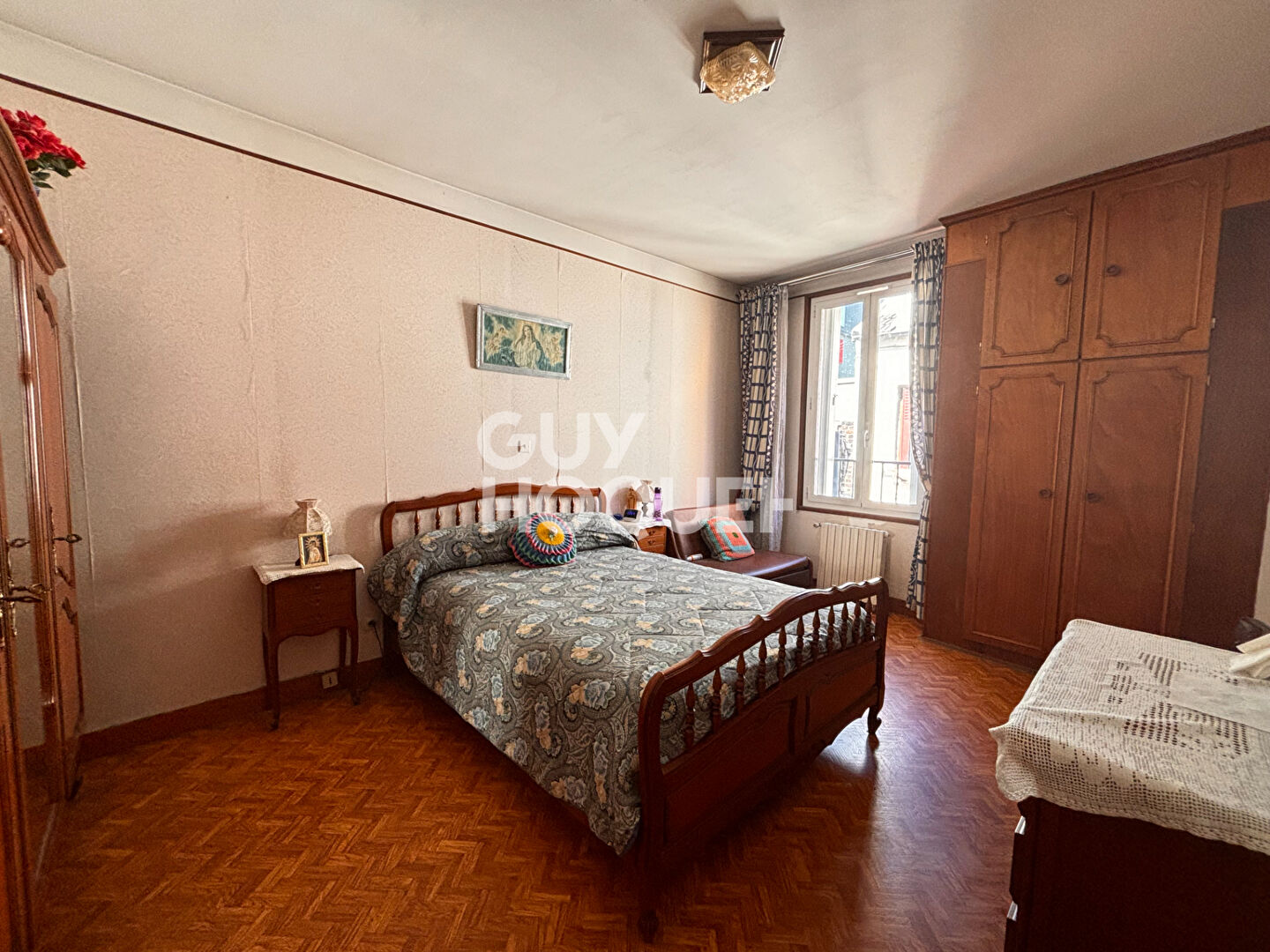 MAISON DE CHARME AVEC COUR  - RUE DU LANDY - 193 M² AU SOL 3 NIVEAUX - JARDIN - CAVE