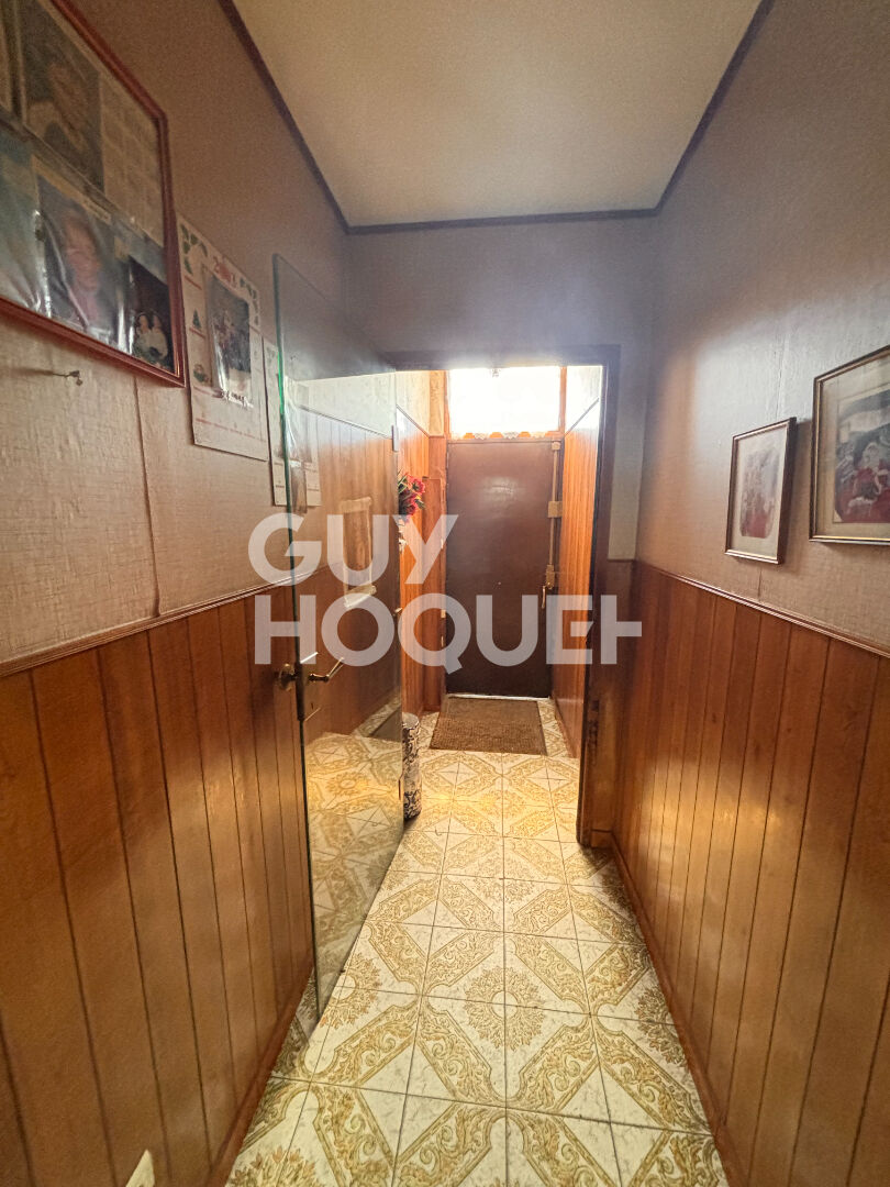 MAISON DE CHARME AVEC COUR  - RUE DU LANDY - 193 M² AU SOL 3 NIVEAUX - JARDIN - CAVE