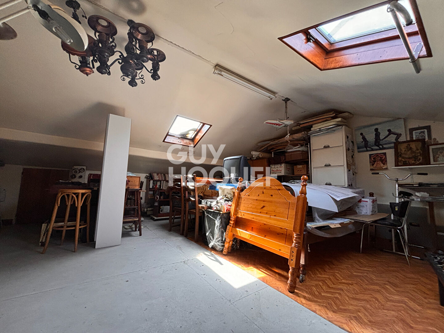 MAISON DE CHARME AVEC COUR  - RUE DU LANDY - 193 M² AU SOL 3 NIVEAUX - JARDIN - CAVE