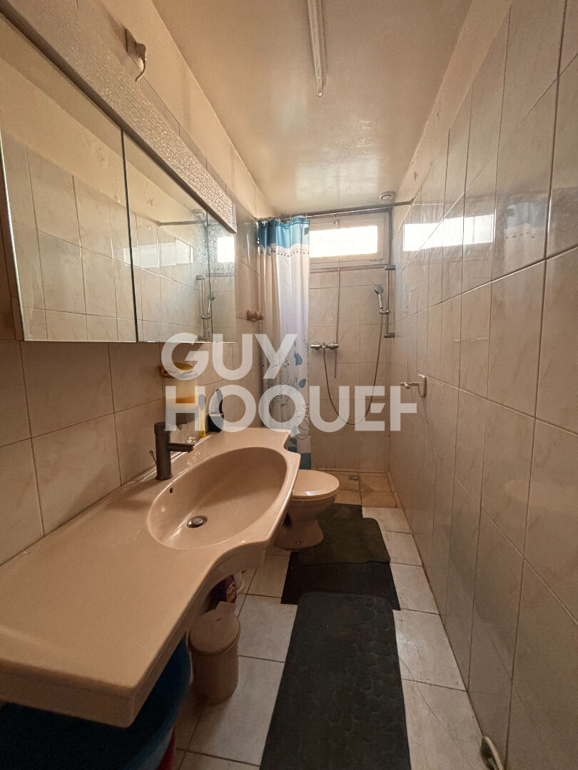 MAISON DE CHARME AVEC COUR  - RUE DU LANDY - 193 M² AU SOL 3 NIVEAUX - JARDIN - CAVE