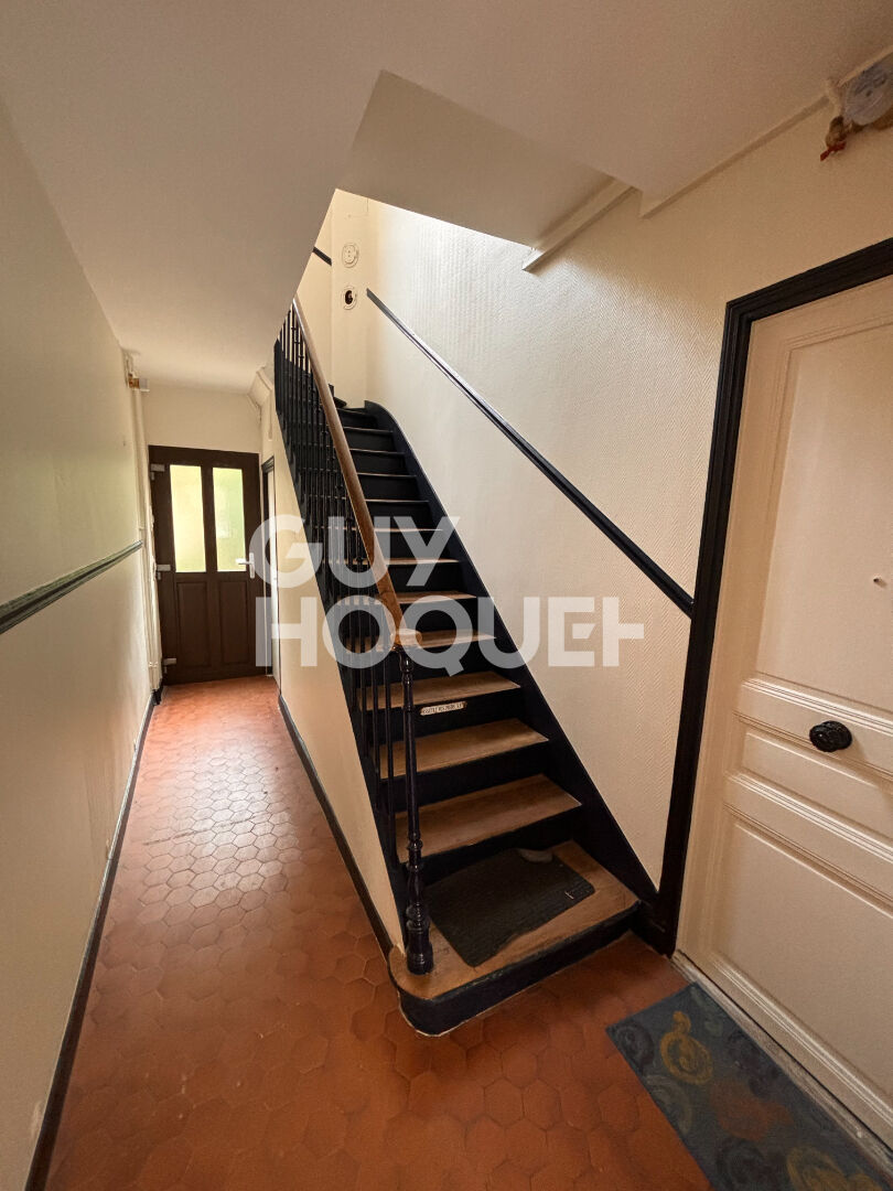 QUARTIER DES PUCES - 2 PIÈCES - 32 M²