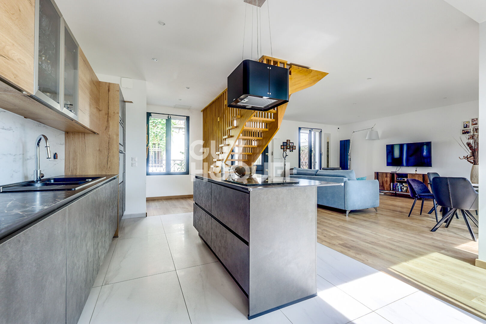 SECTEUR MAIRIE DE SAINT-OUEN - MAISON 5  PIÈCES  188 m² - EXTÈRIEURS 40 m²