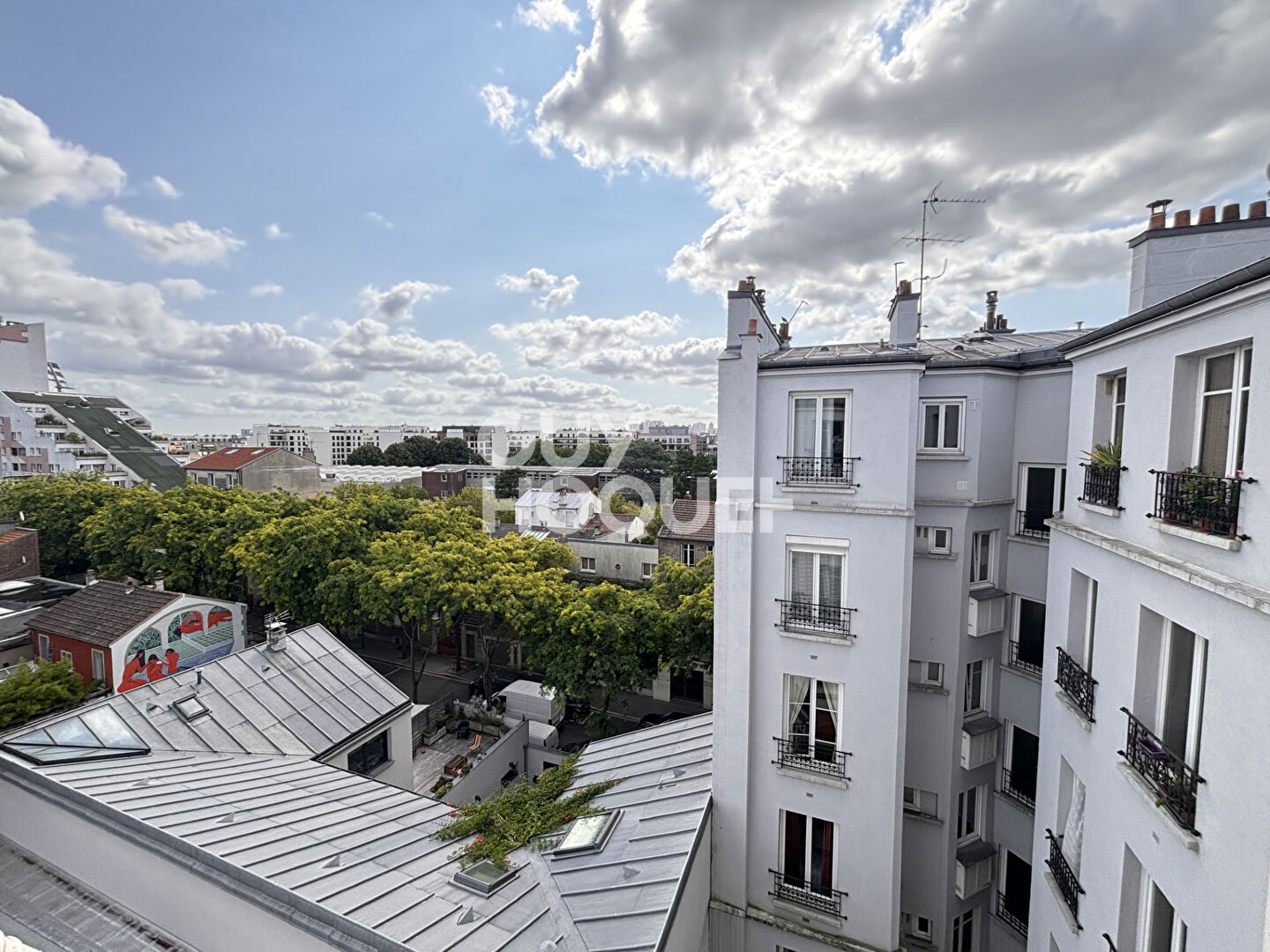 QUARTIER DES PUCES / RUE DES ROSIERS  - DERNIER ETAGE 2/3 PIÉCES - 54,23 M² - CAVE