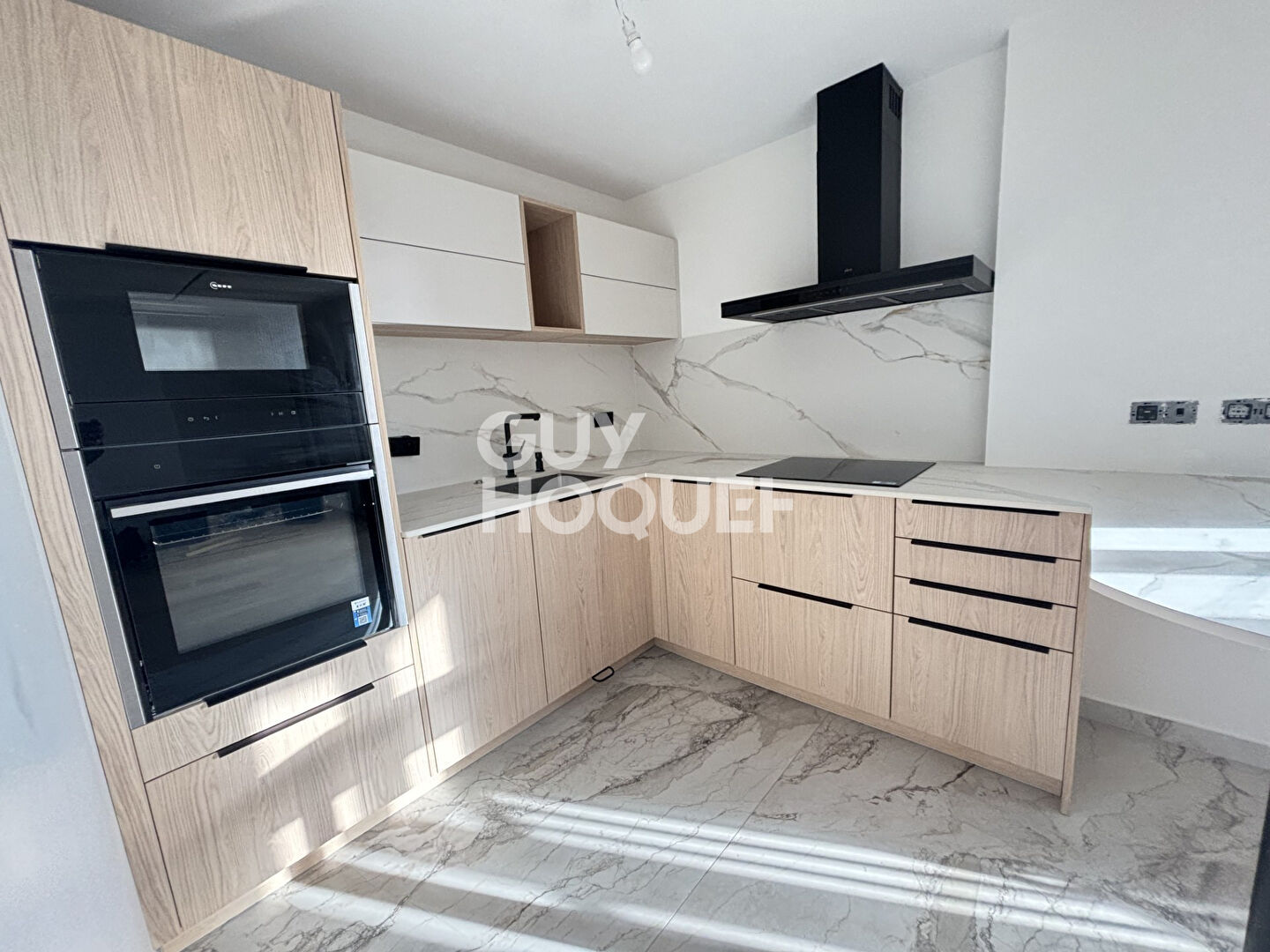 MAIRIE DE SAINT-OUEN - 2 PIÈCES - 49,59 M² - BALCON - PARKING