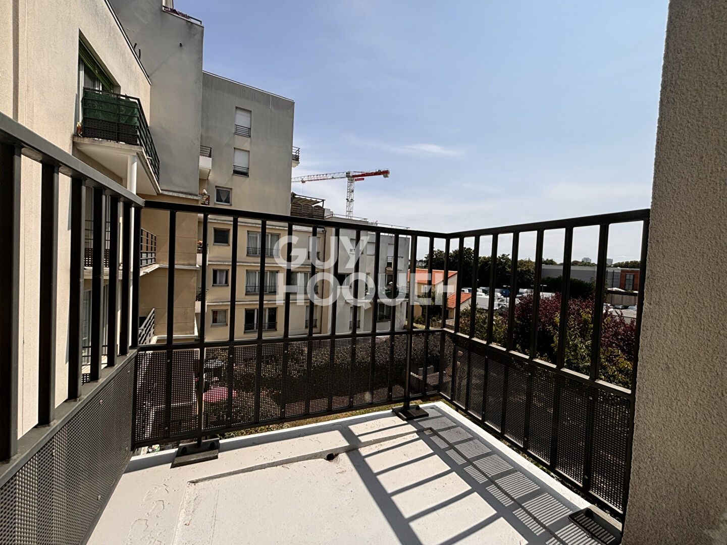 MAIRIE DE SAINT-OUEN - 2 PIÈCES - 49,59 M² - BALCON - PARKING