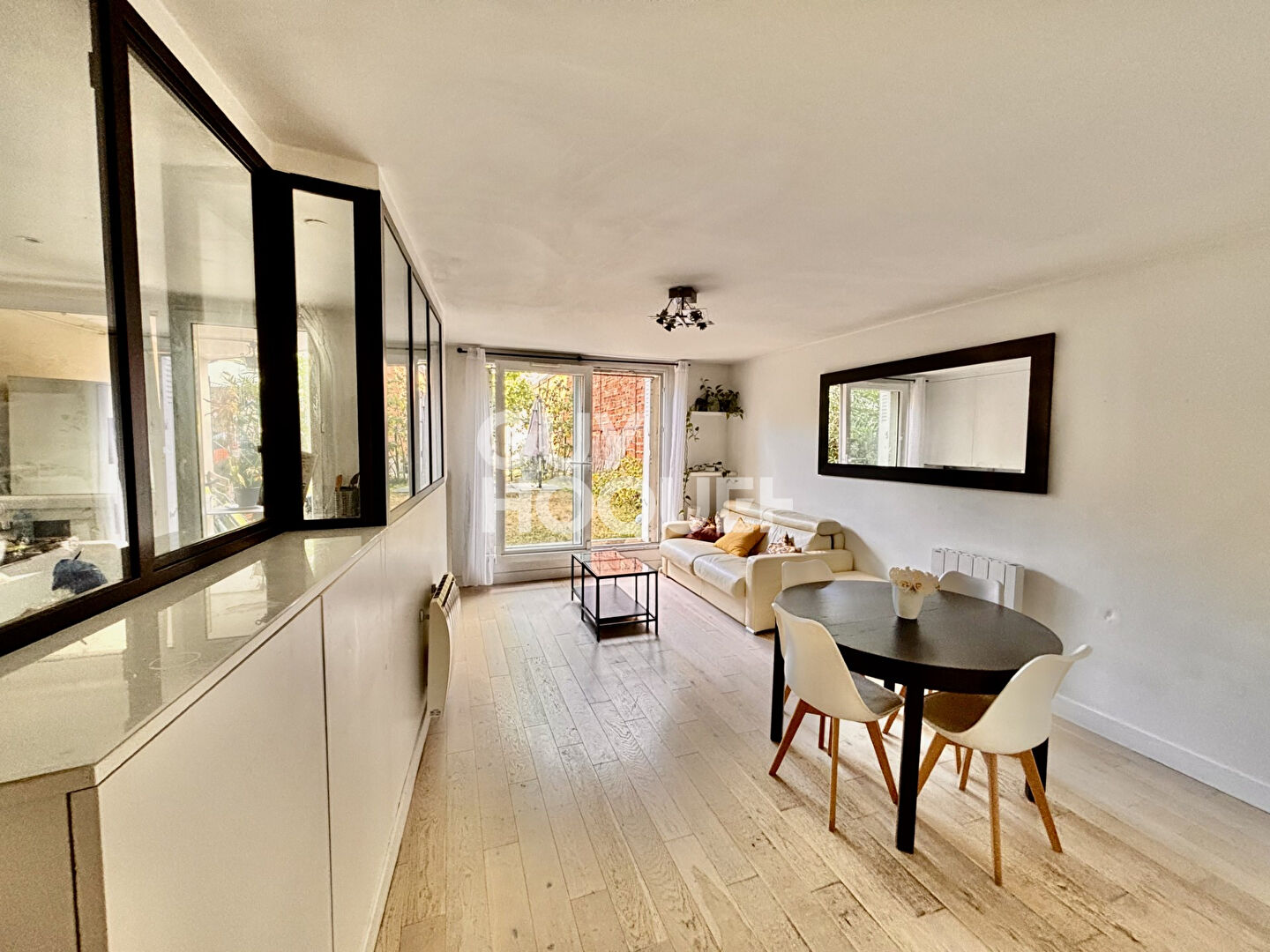 Superbe appartement T3 de 61m2 avec jardins privatifs.