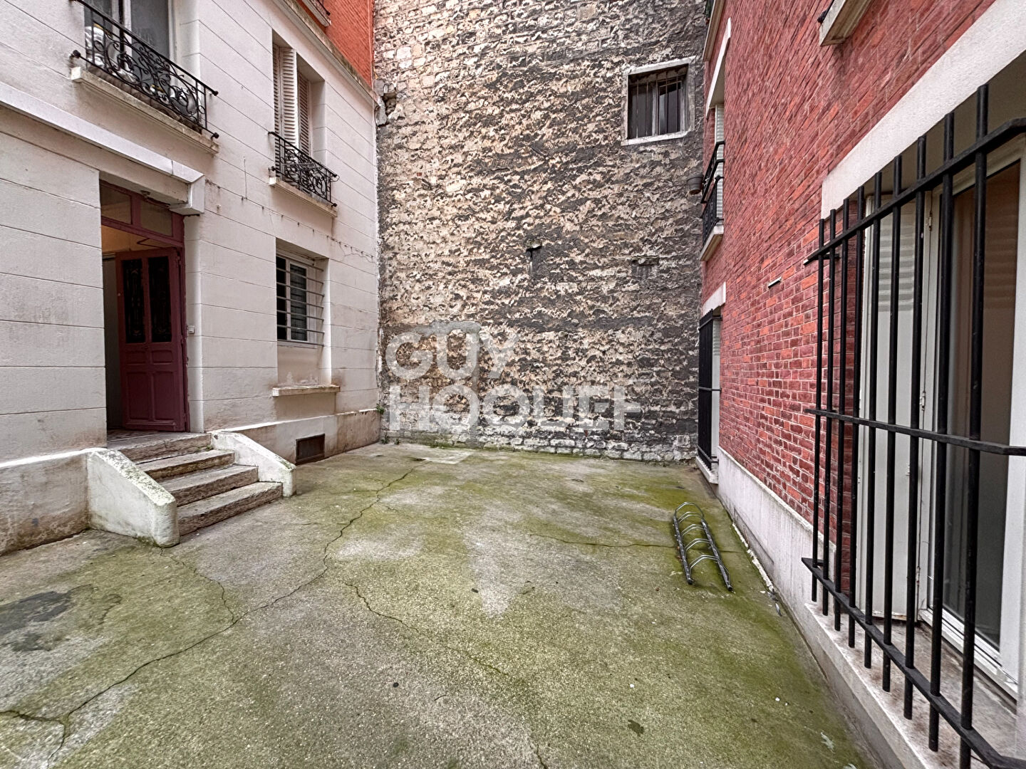 MAIRIE DE SAINT OUEN Studio 17 m2