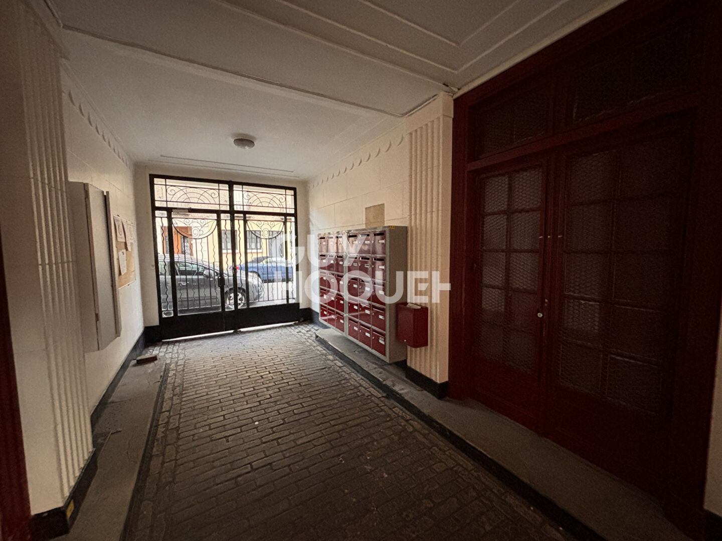 GARIBALDI / RER C - 2 PIÈCES - 25,02 M² - CAVE