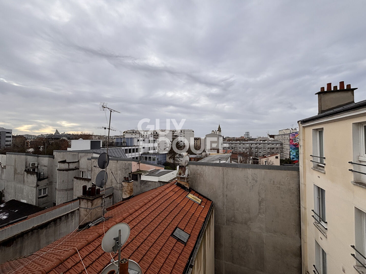 MAIRIE DE SAINT-OUEN - STUDIO - 20,16 M² - CAVE