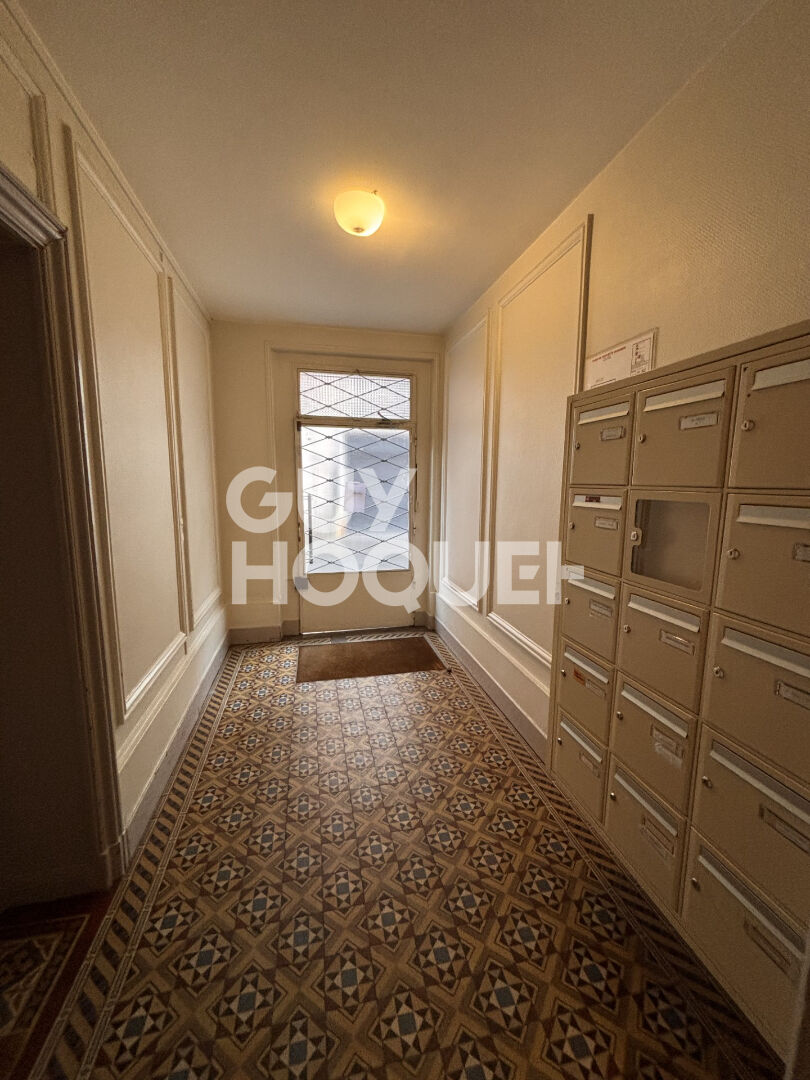 MAIRIE DE SAINT-OUEN - STUDIO - 20,16 M² - CAVE