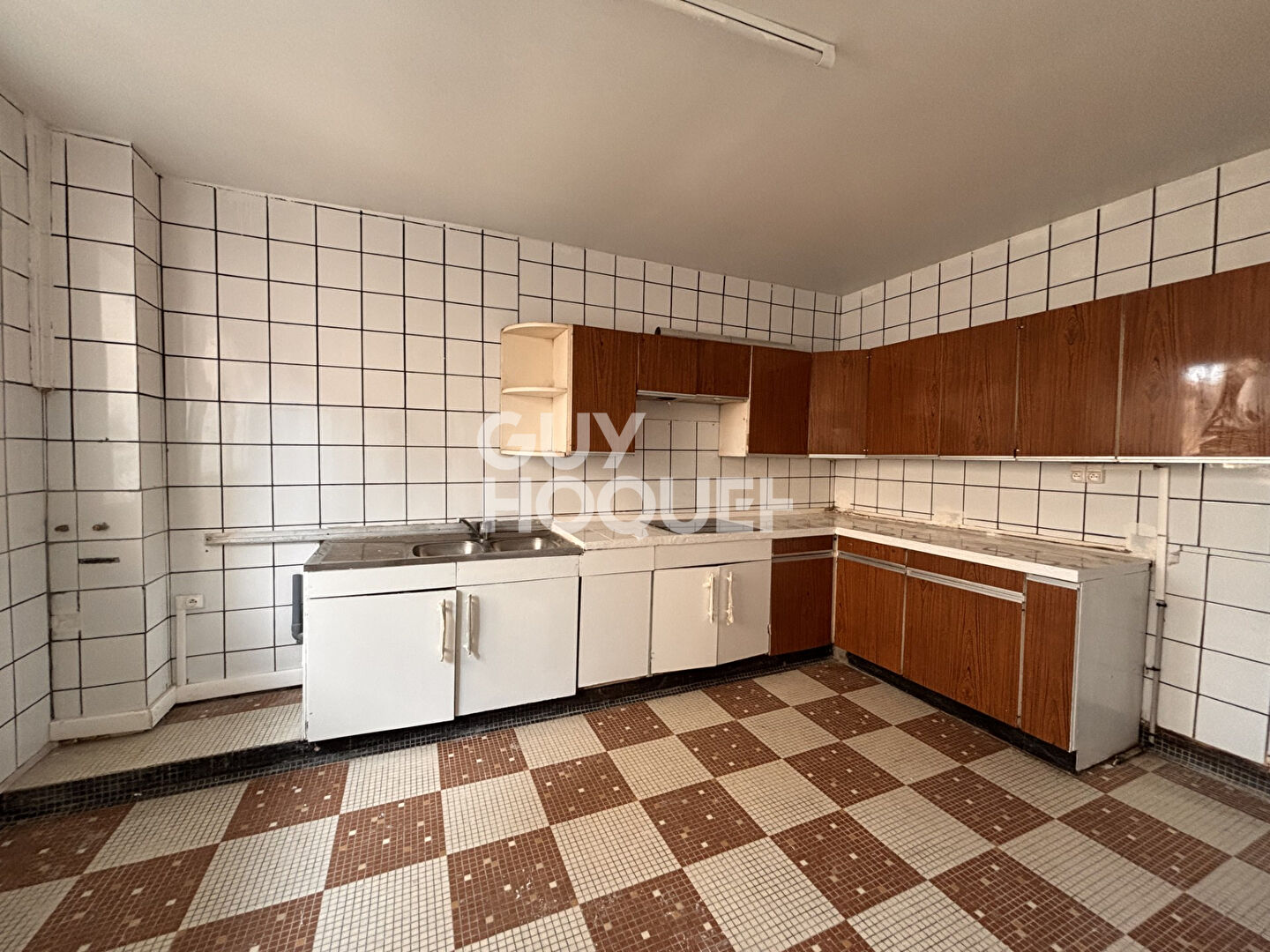 SAINT DENIS Maison familiale avec balcon, garage et fort potentiel