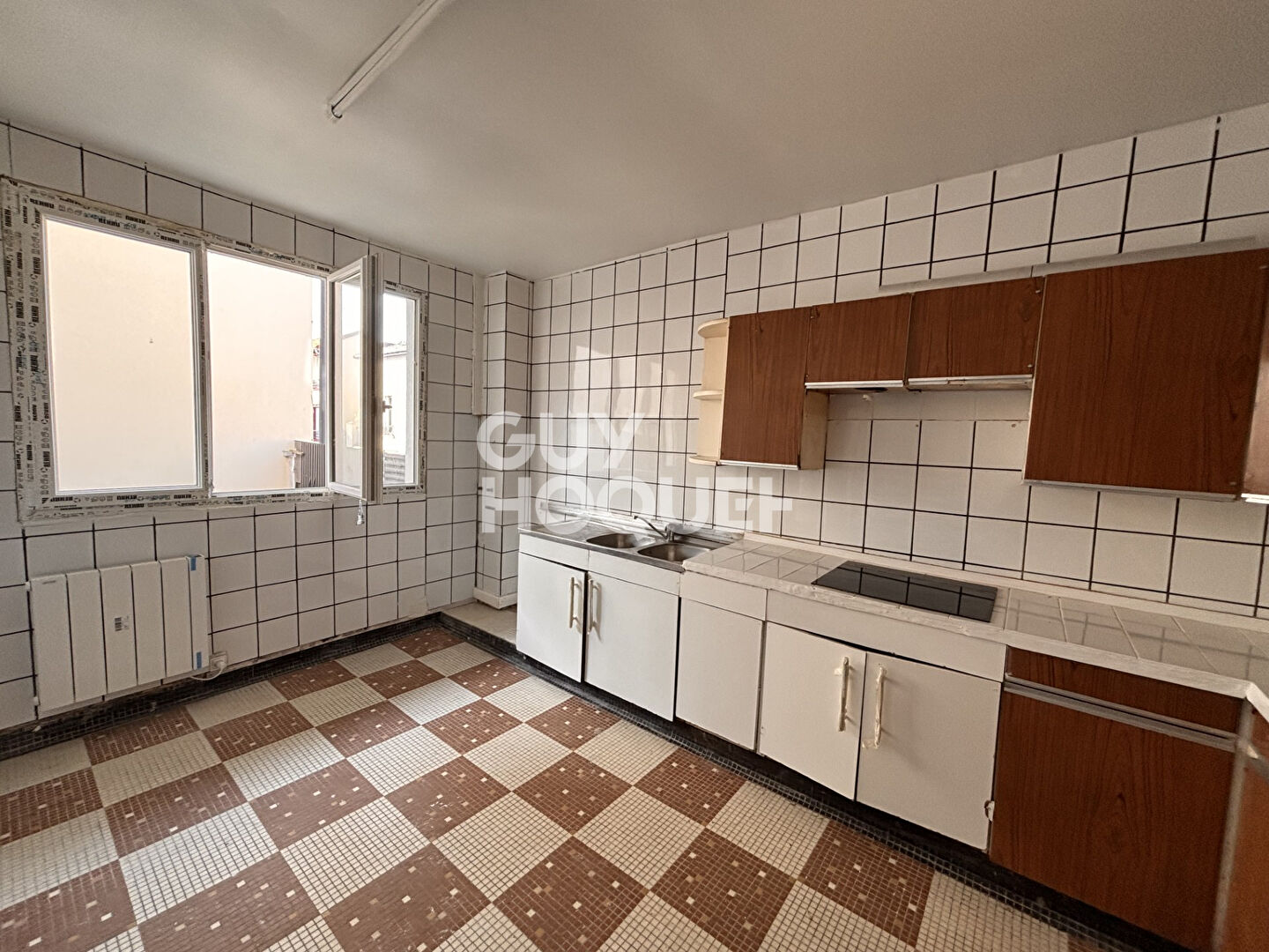 SAINT DENIS Maison familiale avec balcon, garage et fort potentiel