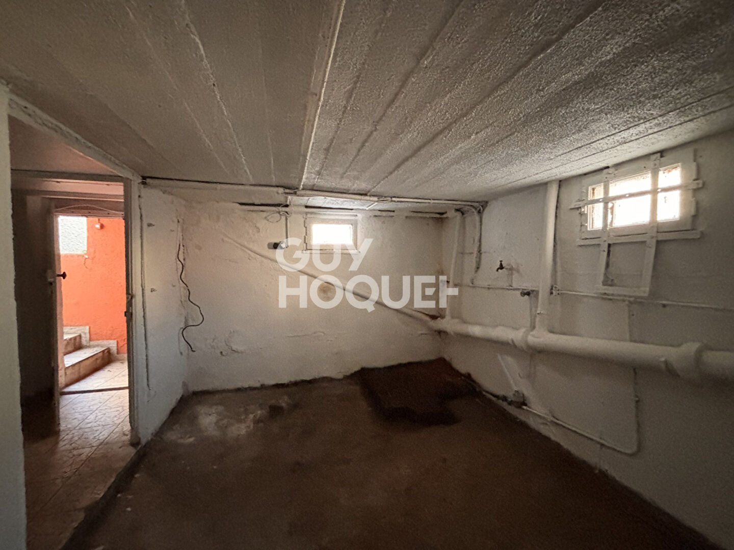 SAINT DENIS Maison familiale avec balcon, garage et fort potentiel