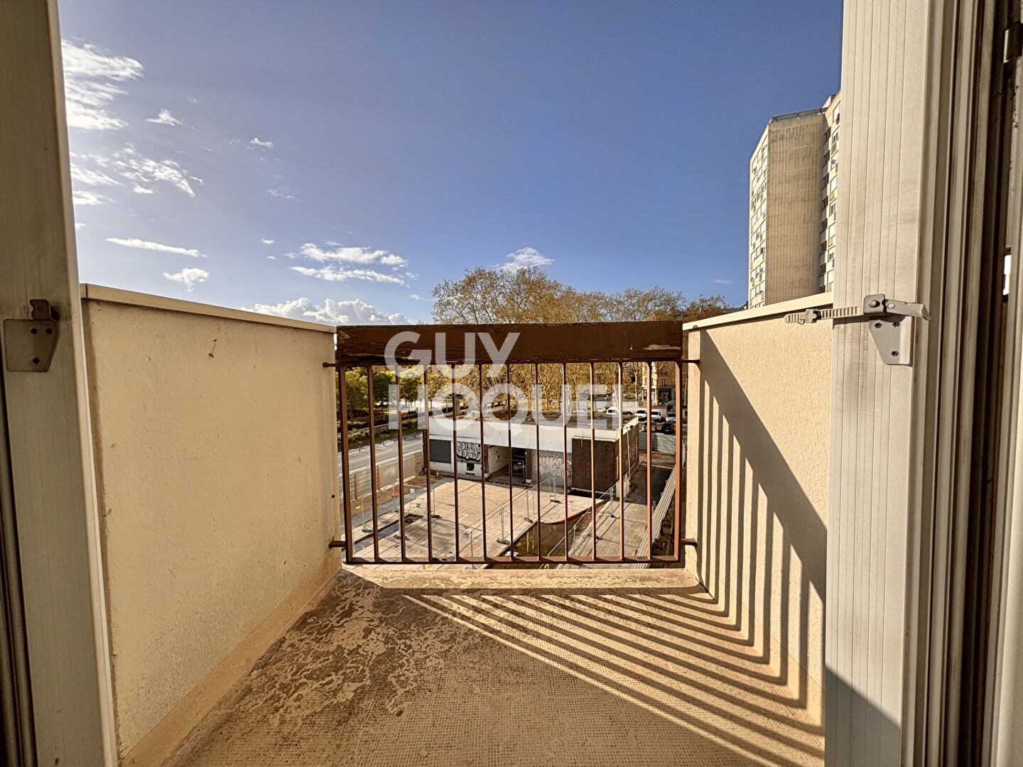 MAIRIE DE SAINT-OUEN - 2 PIÈCES - 50M² - BALCON - PARKING