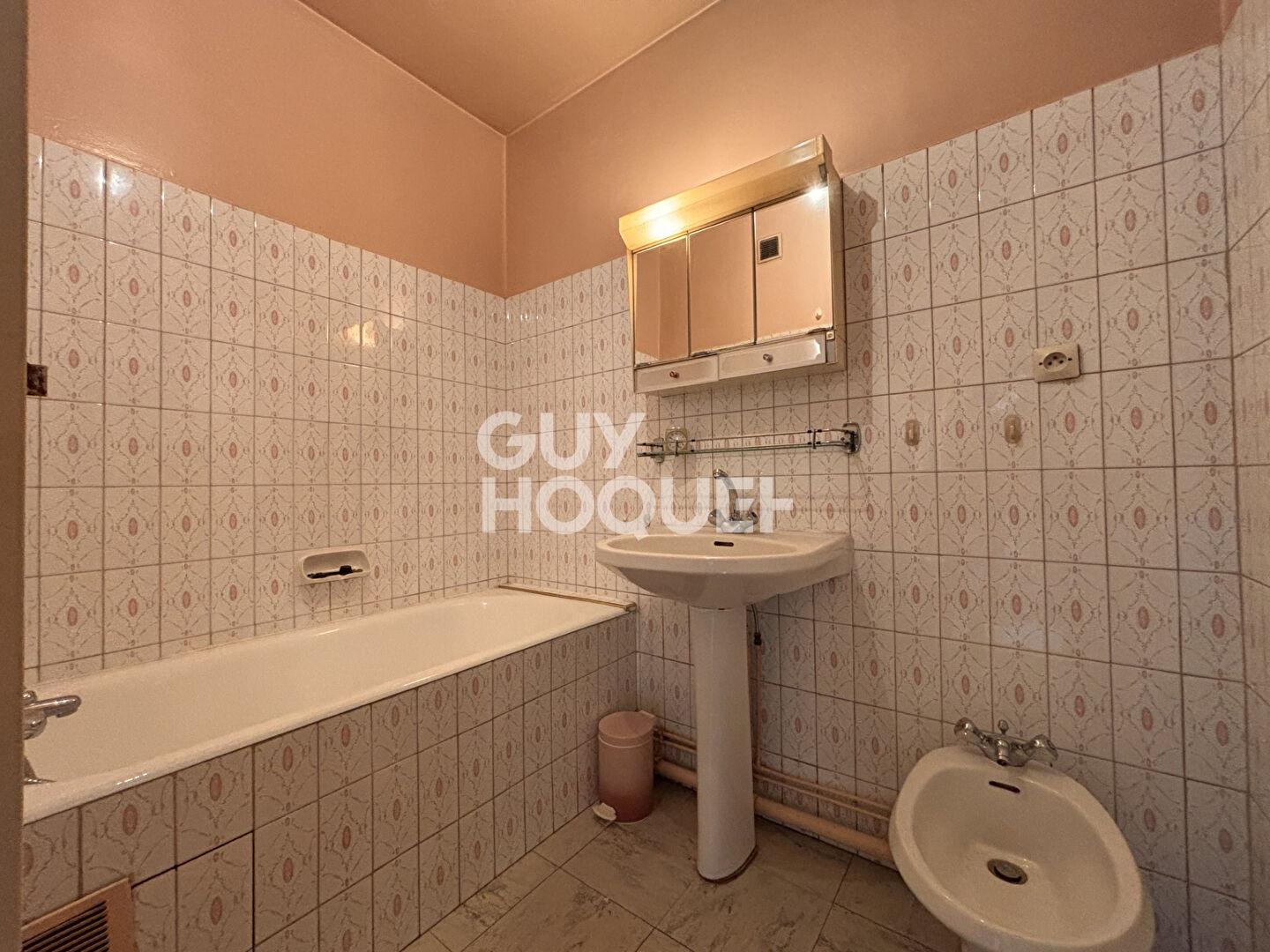 MAIRIE DE SAINT-OUEN - 2 PIÈCES - 50M² - BALCON - PARKING