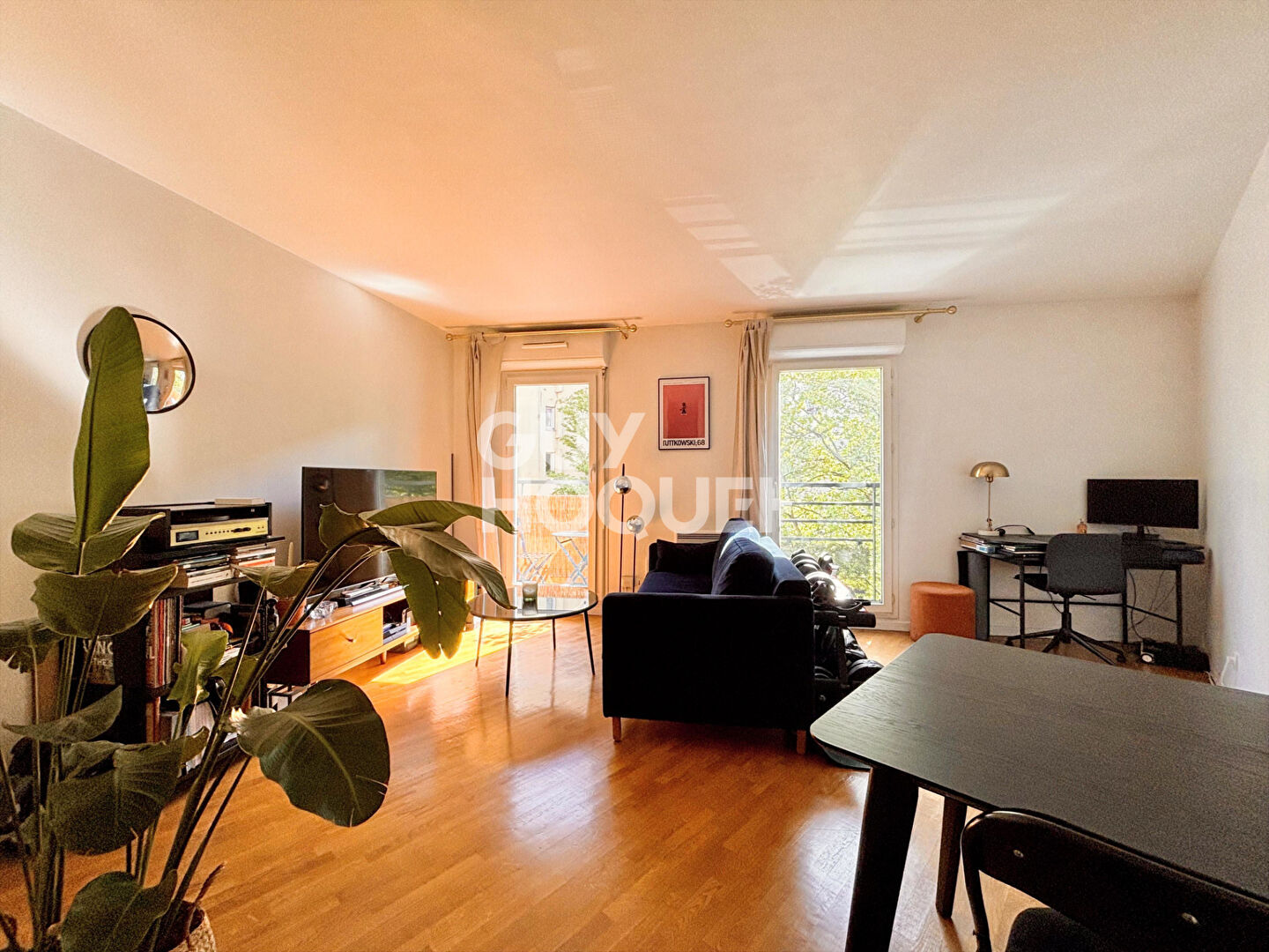 MAIRIE DE SAINT OUEN - 2 PIECES -41 m²- BALCON