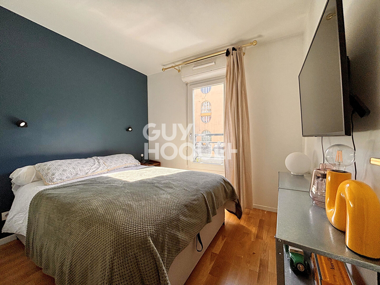 MAIRIE DE SAINT OUEN - 2 PIECES -41 m²- BALCON