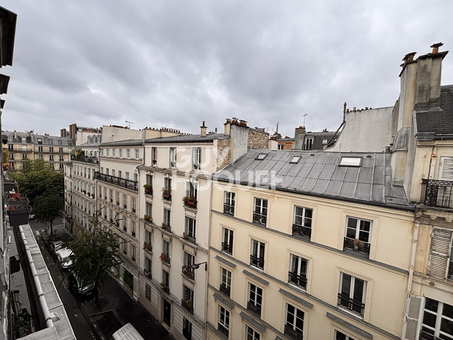 PARIS 17  rue lecluse  -2 pièce(s) 48 m2 -dernier étage