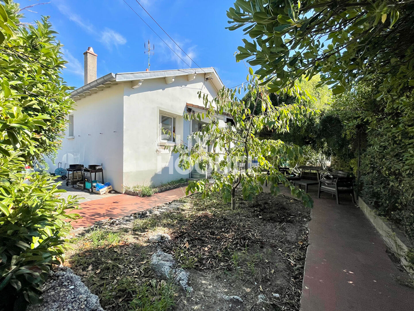 BOURG LES VALENCE - QUARTIER LES CHIROUZES