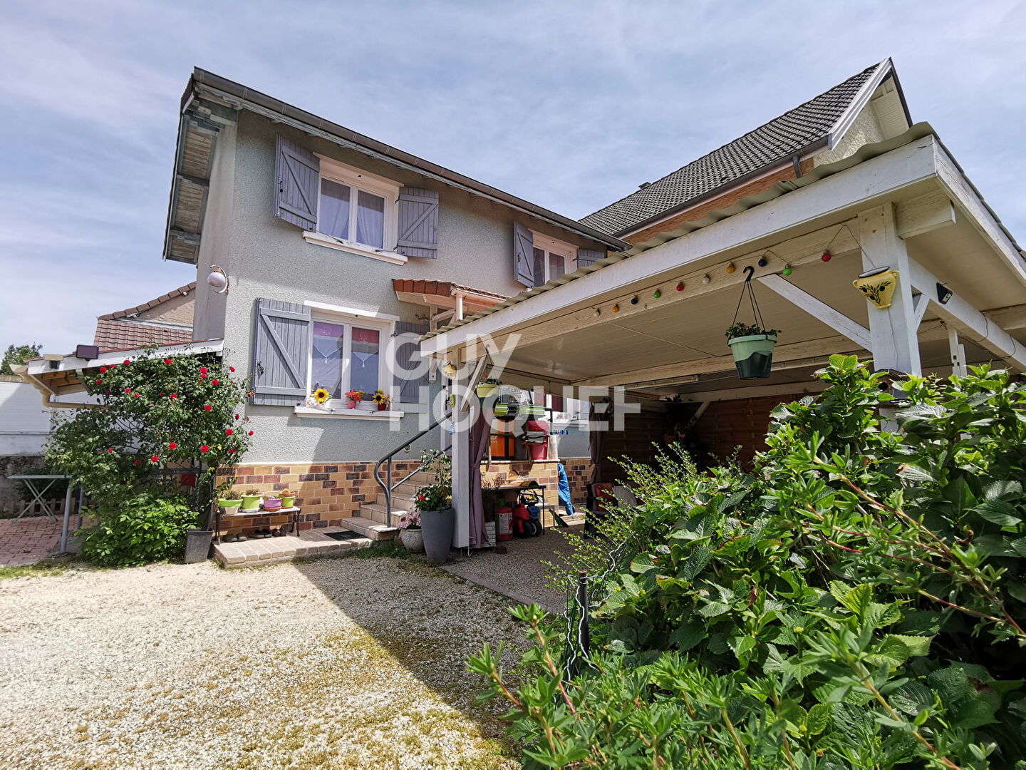 Maison individuelle avec un jardin de 700 m2 env au calme