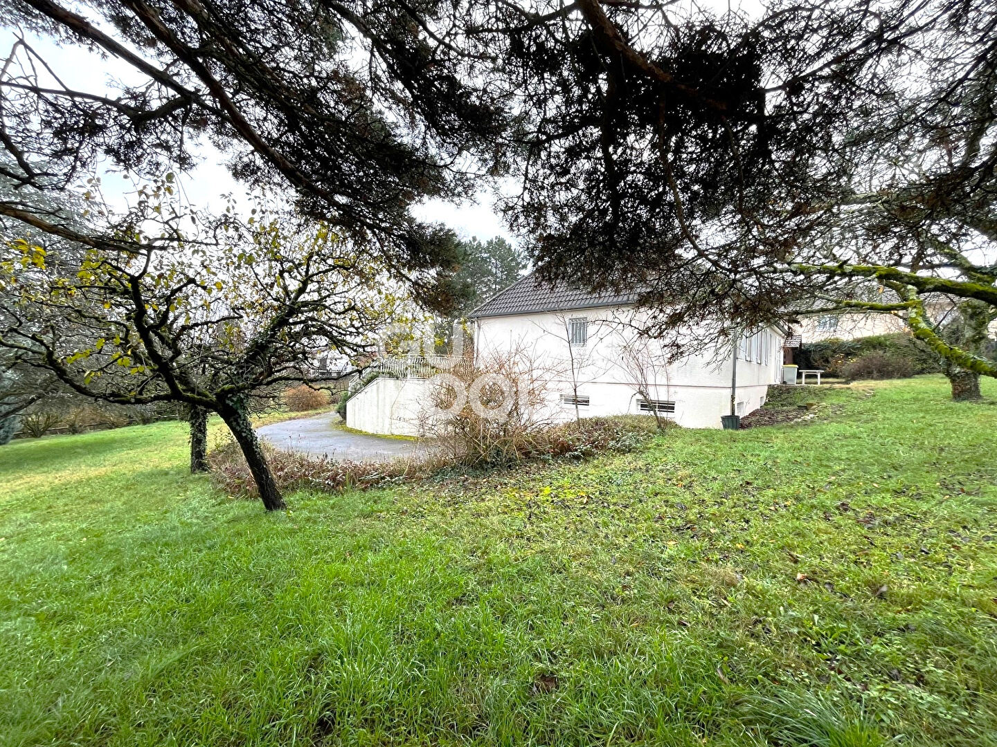 Maison traditionnelle 4 chambres terrain 2000