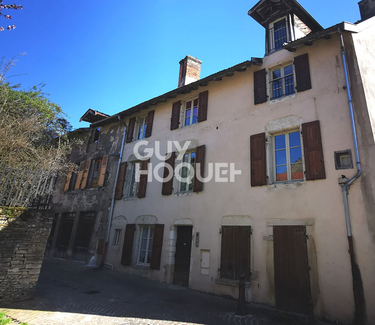 VENDU Appartement en duplex à Crémieu au calme