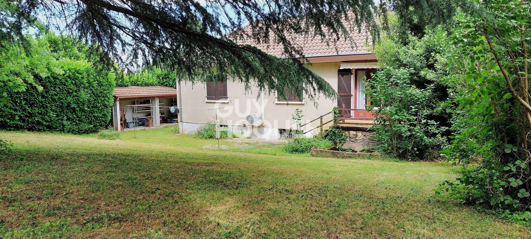 Maison avec un grand terrain