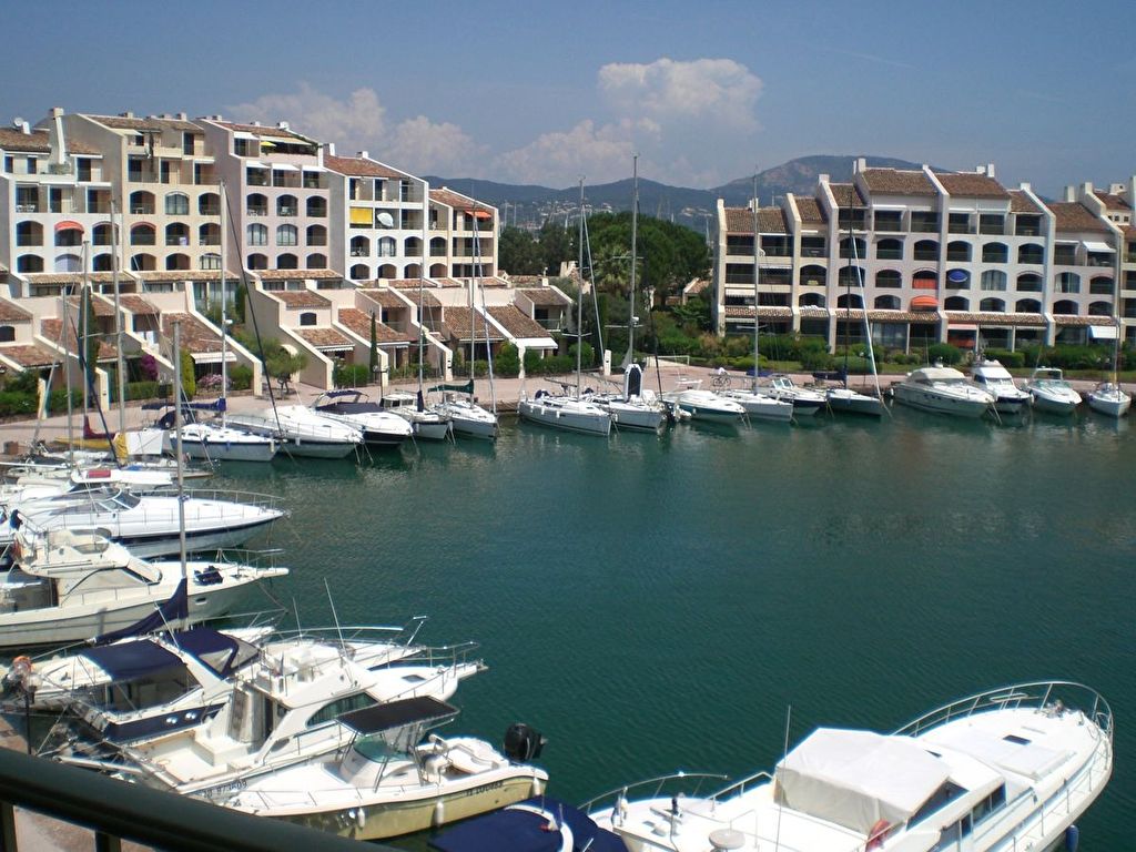 LOCATION A L'ANNEE VIDE APPARTEMENT LES MARINES DE COGOLIN