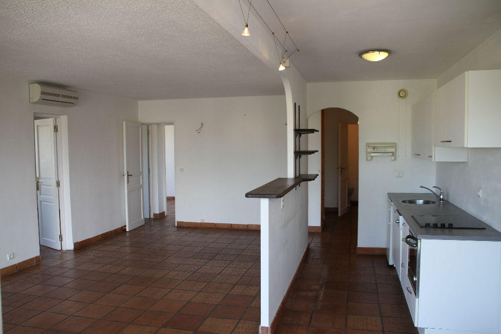 À vendre, appartement 5 pièces d'environ 94 m² à Saint-Tropez (83990).