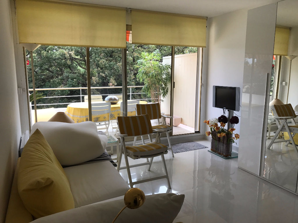 Studio à louer à l'année