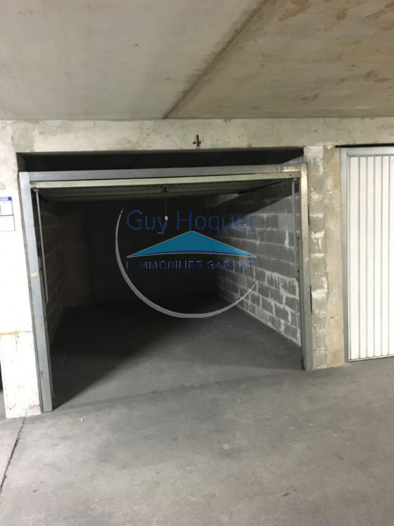 SAINT TROPEZ Centre GARAGE FERME