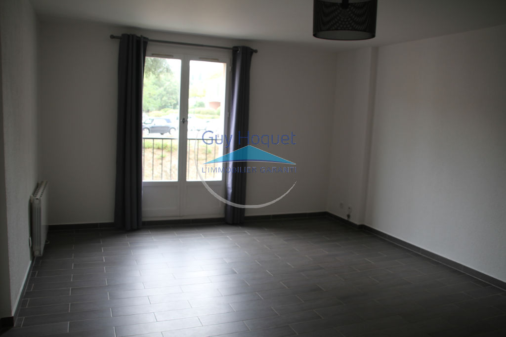 À louer à l'année, appartement d'une surface habitable de 75 m², 3 pièces à RAMATUELLE (83350).