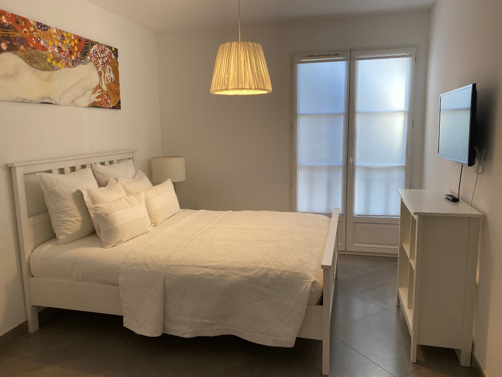 A VENDRE Saint Tropez, place des Lices appartement T4, 93 ...