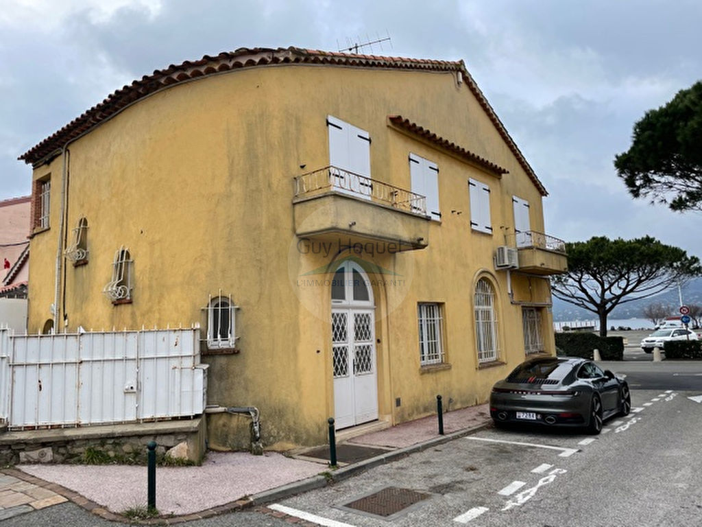 Immeuble à l'entrée de Saint Tropez
