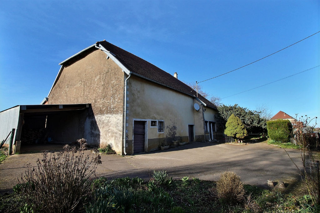 Secteur SAINT-VIT - Ancienne ferme avec nombreuses dépendances sur 41 ares de terrain